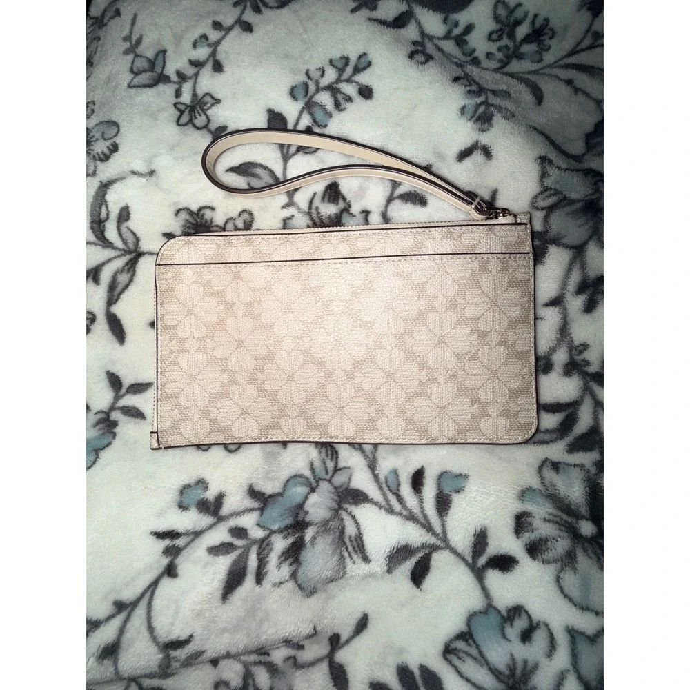 Kate Spade New York Lucy Spade flower Wristlet Pouch Cream Tan Gold Hardware